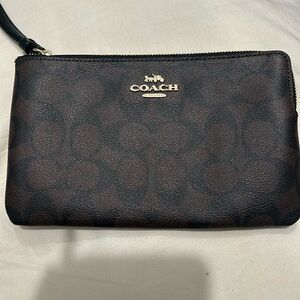 Brown w black‎ C s